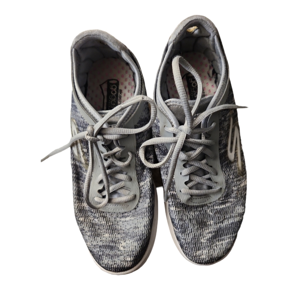 Sketchers Go Step